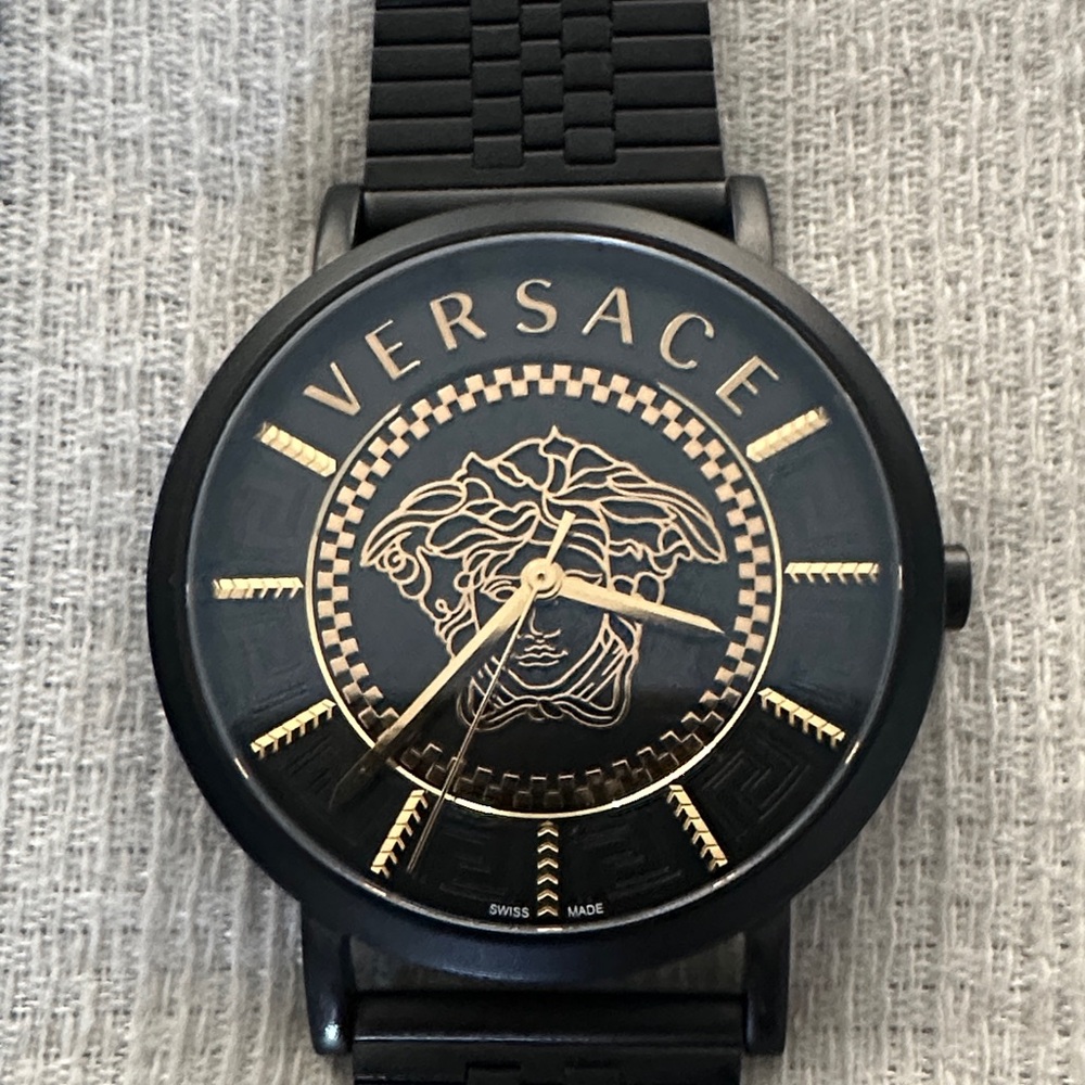 Men's watch Versace V-Essential VEJ400621
